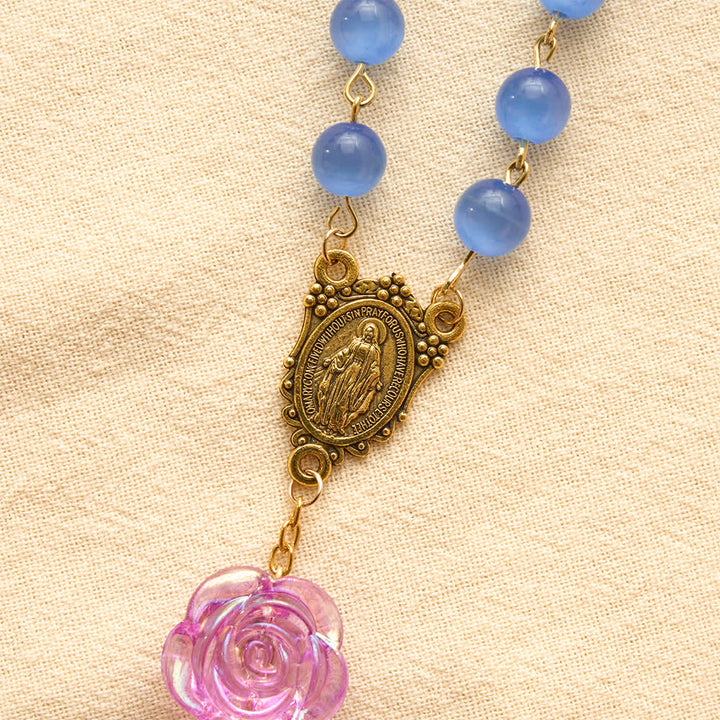 Christianartworkshop Rosario con rosa occhio di gatto blu e medaglia della Madonna: simbolo della dolce misericordia celeste - image 7