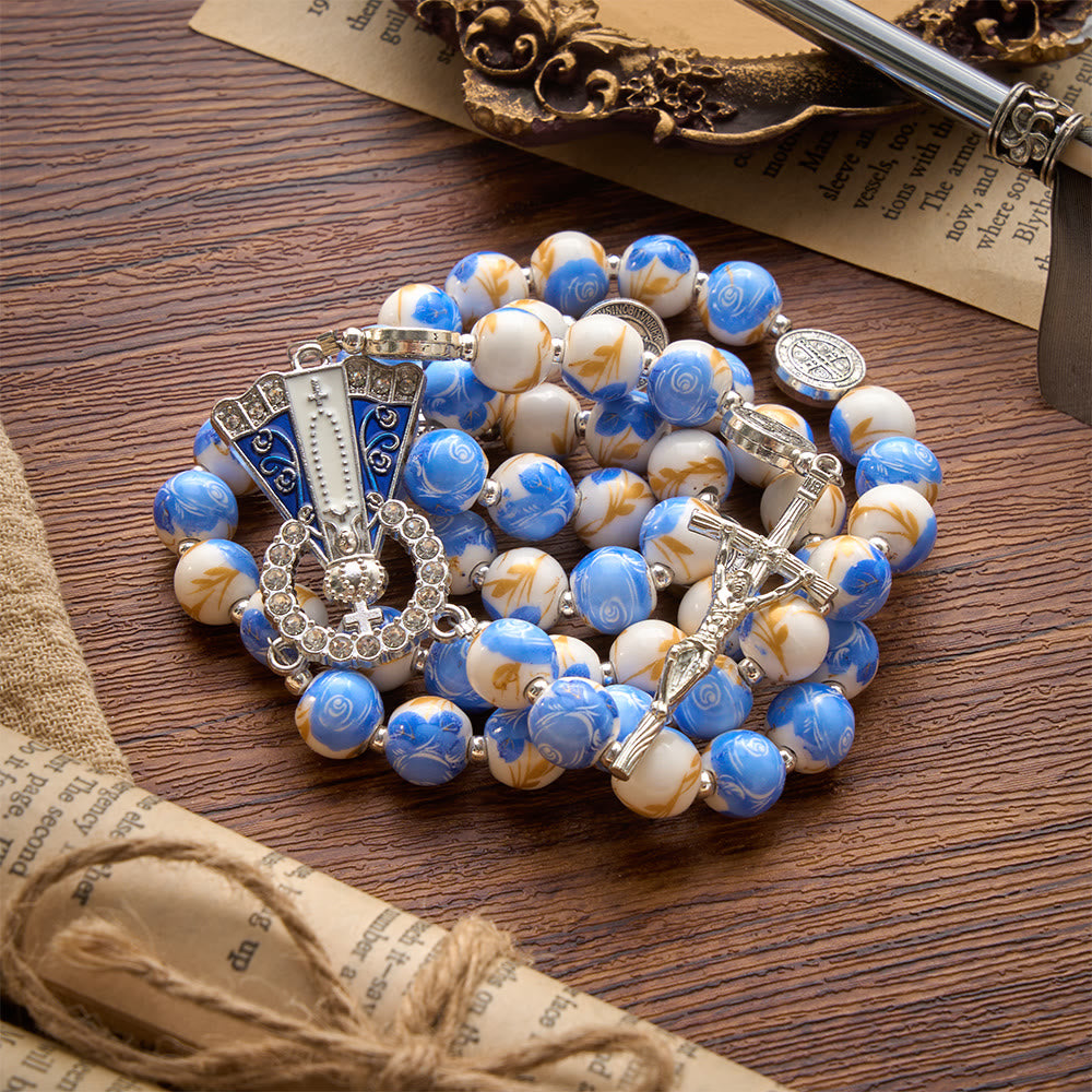 Christianartworkshop Rosario in ceramica blu e bianco con decorazioni floreali, medaglie di San Benedetto e della Madonna. - image 19