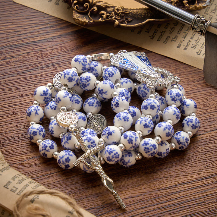 Christianartworkshop Rosario in ceramica blu e bianco con decorazioni floreali, medaglie di San Benedetto e della Madonna. - image 36