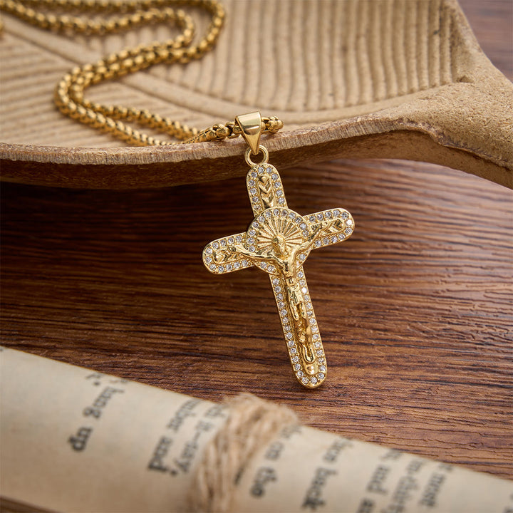 Collana con crocifisso e catena a maglie con cristalli scintillanti Christianartworkshop : emblema di un amore sacrificale senza tempo. - image 4