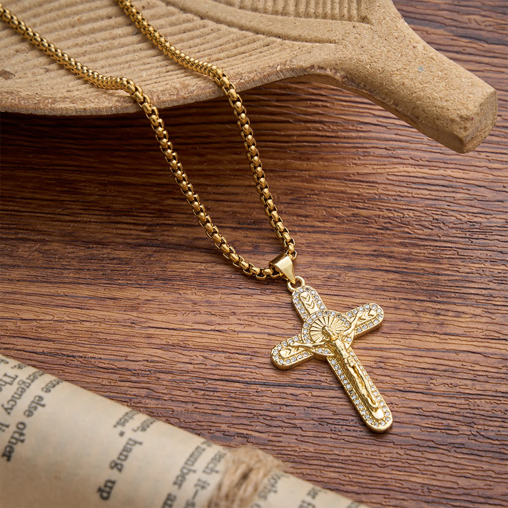 Collana con crocifisso e catena a maglie con cristalli scintillanti Christianartworkshop : emblema di un amore sacrificale senza tempo. - image 2