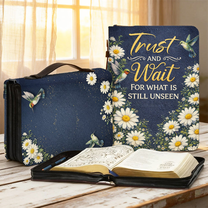 Christianartworkshop Fiducia e Attendi Romani 8:24 Copertina della Bibbia Margherita e Colibrì - 2XL - Standard (non personalizzato) - image 1