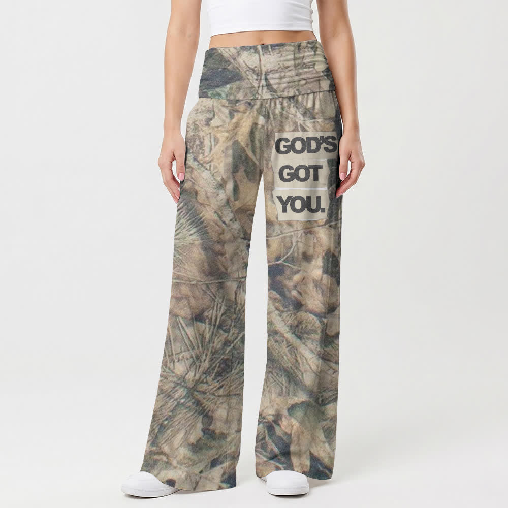 Christianartworkshop Pantaloni da donna a gamba larga a vita alta con stampa mimetica "God’s Got You" - image 1