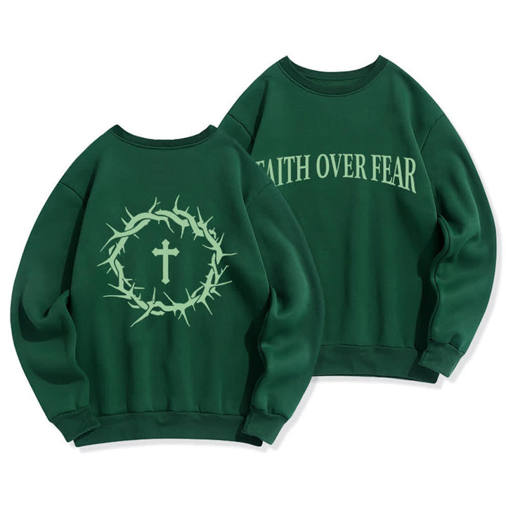 Christianartworkshop Felpa girocollo foderata in pile con grafica a croce "Faith Over Fear" - Verde - 2XL - image 15