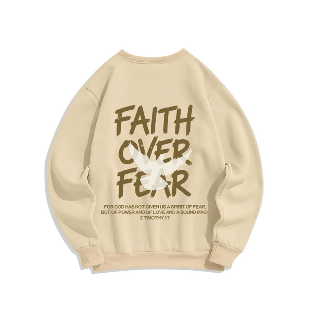 Christianartworkshop Felpa girocollo oversize con grafica "Faith Over Fear" e colomba. - image 1