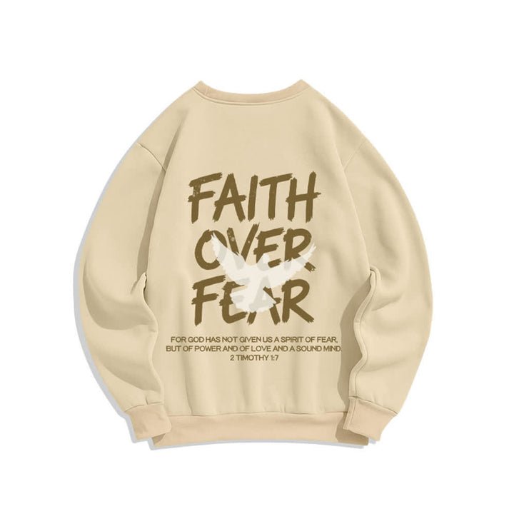 Christianartworkshop Felpa girocollo oversize con grafica "Faith Over Fear" e colomba. - image 1