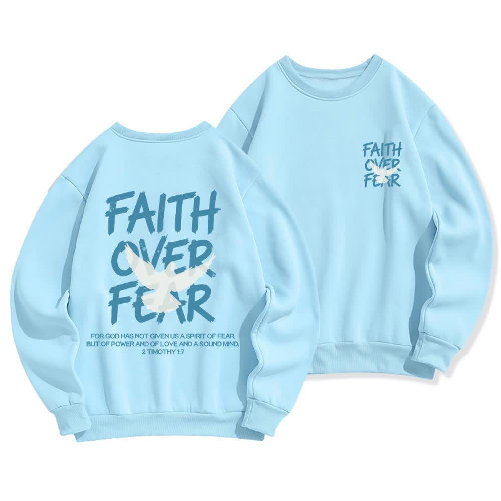 Christianartworkshop Felpa girocollo oversize con grafica "Faith Over Fear" e colomba. - Blu - 2XL - image 12