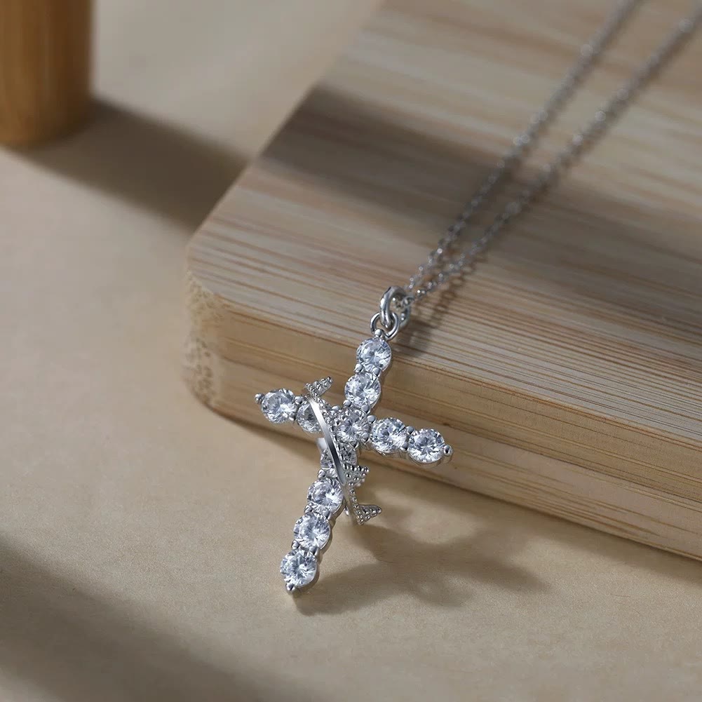 Christianartworkshop Collana con croce e anello impreziosito da pietre scintillanti: emblema di pura grazia celeste. - image 2