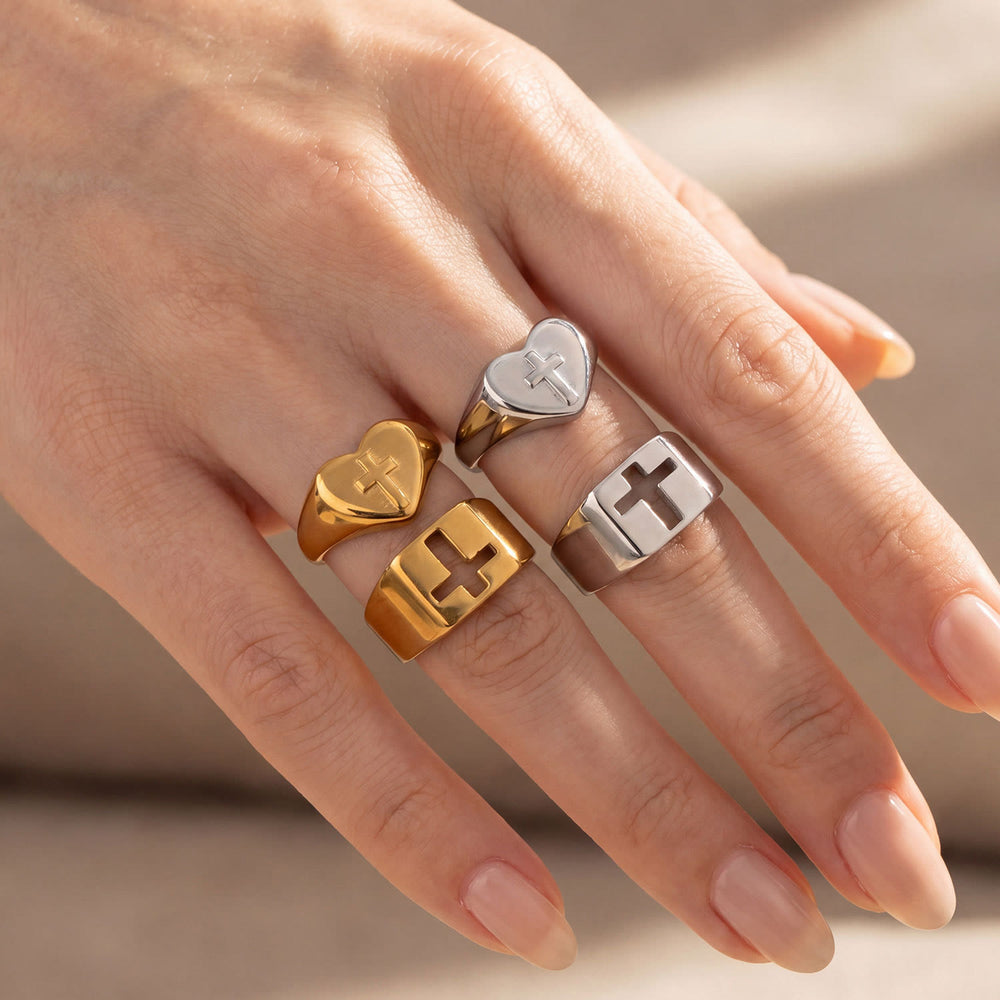 Christianartworkshop Anello minimalista impilabile con croce: simbolo di infallibile protezione celeste - image 1