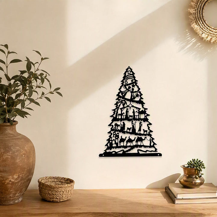 Christianartworkshop Decorazione murale in metallo con albero di Natale e presepe: emblema di pace e serenità senza tempo. - image 1