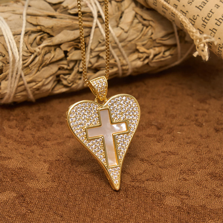 Christianartworkshop Collana a forma di cuore con pavé di zirconi e croce in madreperla: emblema di sincera devozione celeste. - image 2