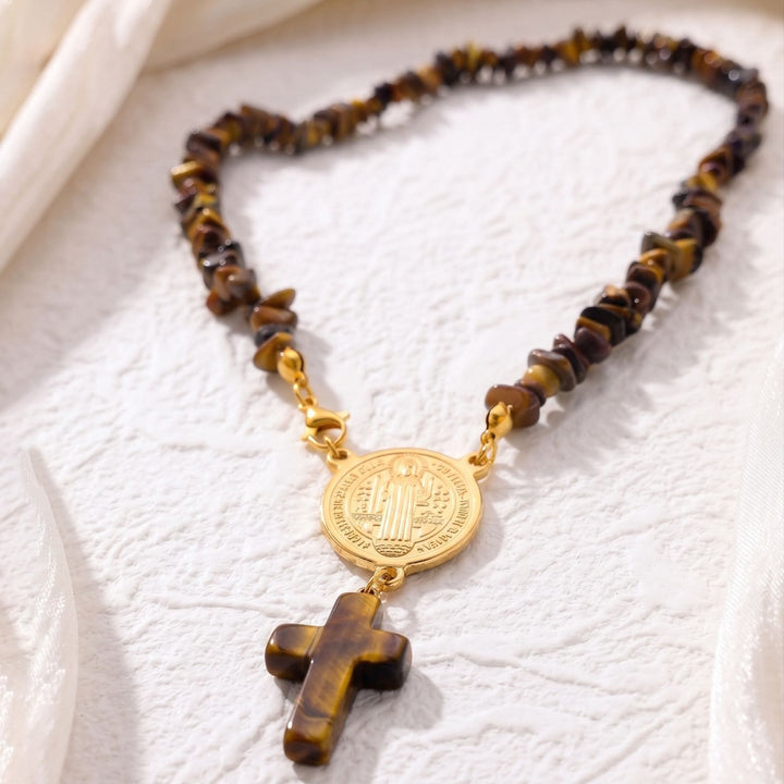 Christianartworkshop Collana rustica con perline di pietra e croce in pietra massiccia: simbolo di devozione silenziosa e incrollabile. - image 1