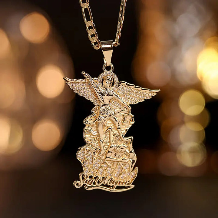 Christianartworkshop Collana con ciondolo di San Michele Arcangelo, zirconi incastonati, angelo custode - Ciondolo Arcangelo in oro interamente tempestato di pietre trasparenti. - image 0