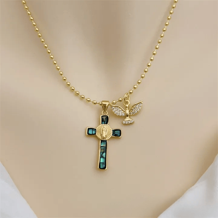 Christianartworkshop Collana con croce intarsiata color pastello dello Spirito Santo, emblema di protezione celeste. - Verde scuro - image 3