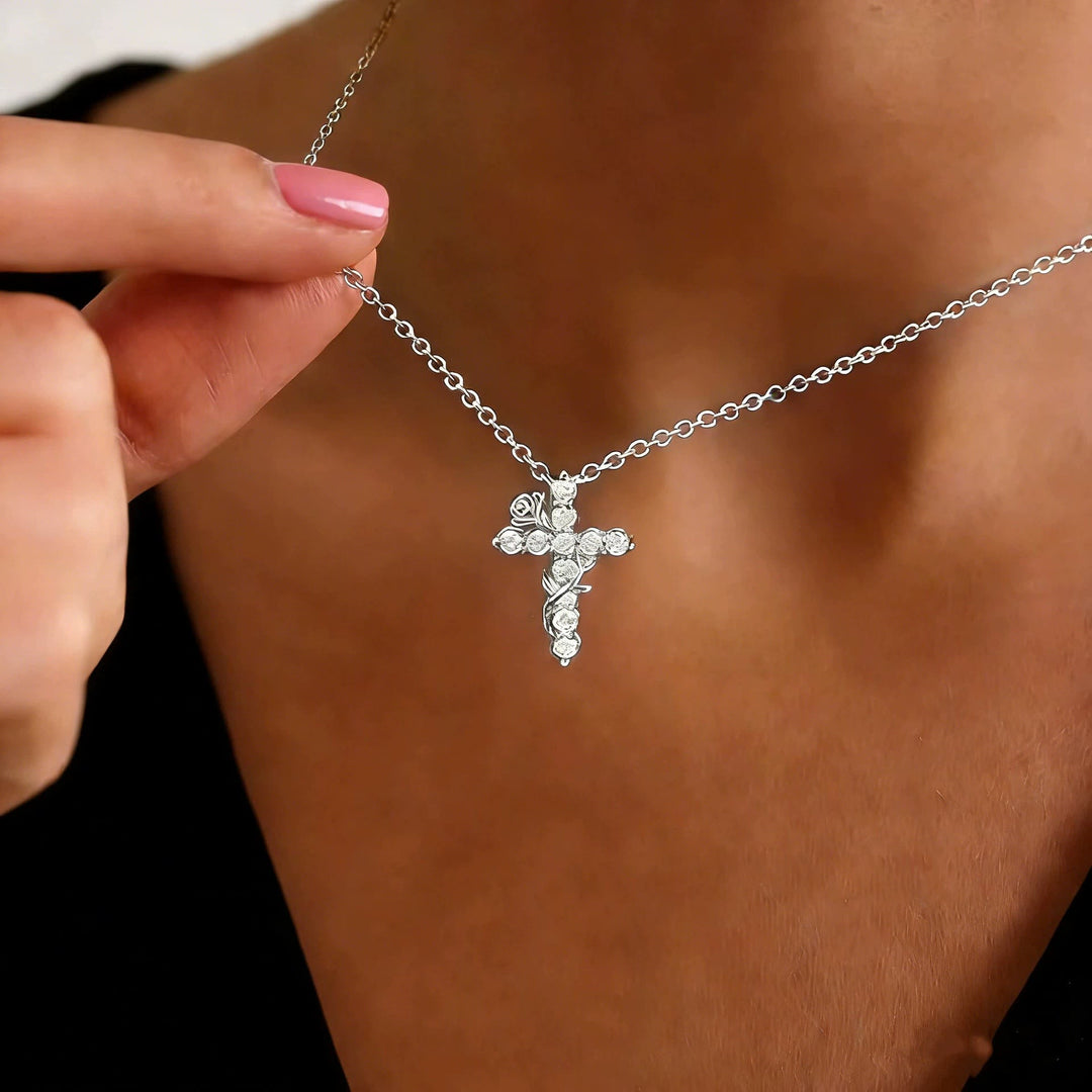 Collana con ciondolo a croce con rosa e vite di cristallo Christianartworkshop : simbolo di dolce misericordia celeste - image 7