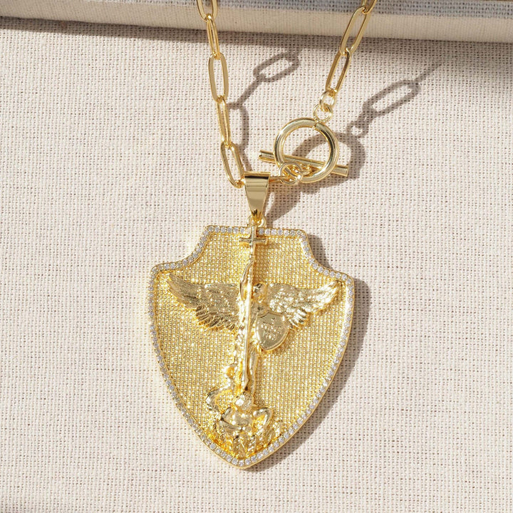 Christianartworkshop Collana con ciondolo a forma di scudo decorato: emblema di potente protezione celeste - Ciondolo di San Michele con bordo a scudo e pavé - image 2