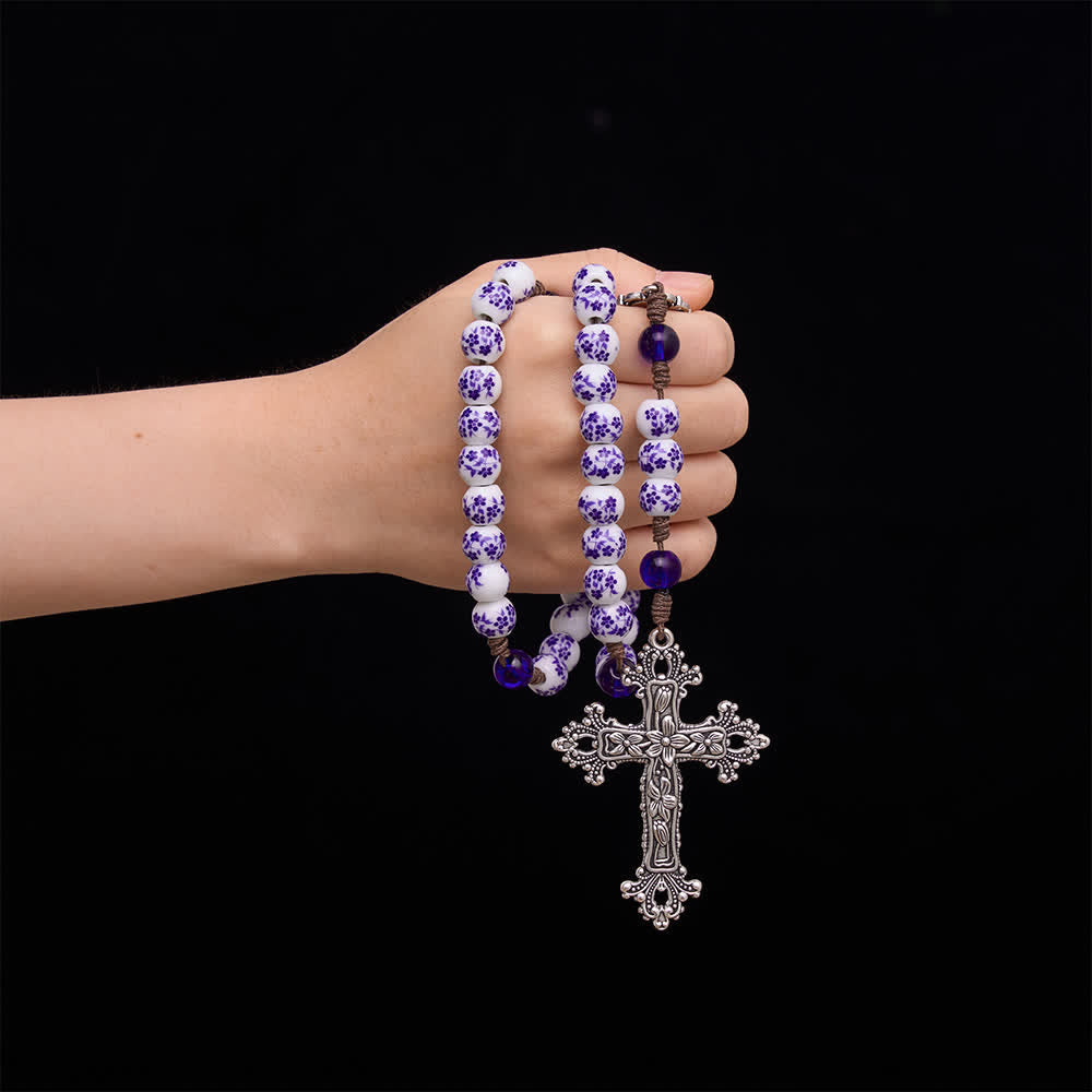 Christianartworkshop Rosario in porcellana blu e bianca con decorazioni floreali, croce in argento e medaglione della Vergine Maria. - image 1