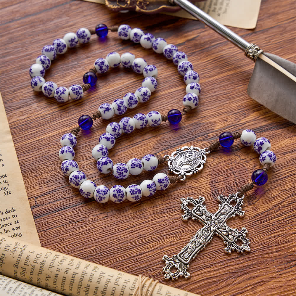 Christianartworkshop Rosario in porcellana blu e bianca con decorazioni floreali, croce in argento e medaglione della Vergine Maria. - Rosario in porcellana blu e bianca - image 0