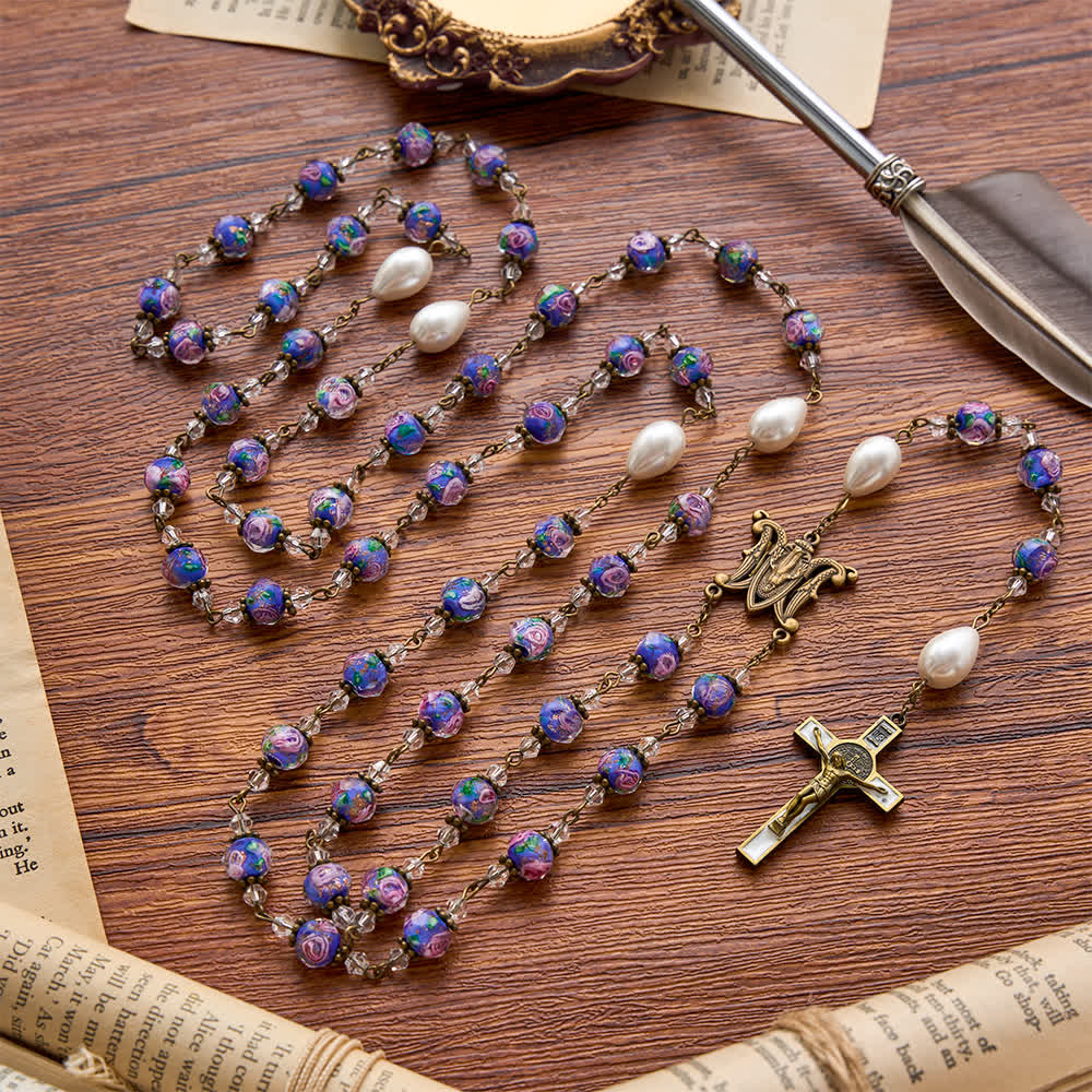 Christianartworkshop Rosario con catena color antico, perline floreali in vetro blu, medaglione della Madonna e crocifisso dettagliato. - Rosario vintage con perline floreali - image 0