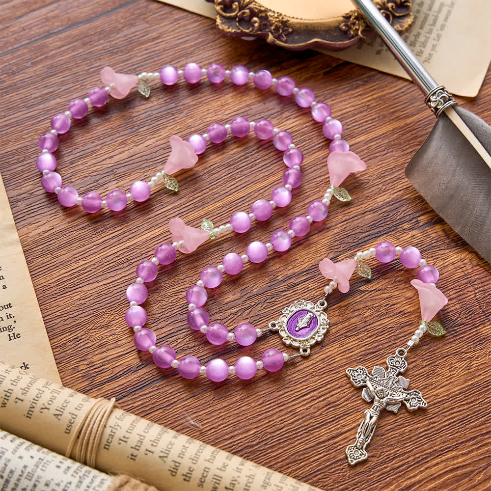 Christianartworkshop Rosario luminoso in resina con perle occhio di gatto e delicati dettagli a forma di giglio: emblema di dolce conforto celeste. - Rosario con perline di giglio viola - image 0