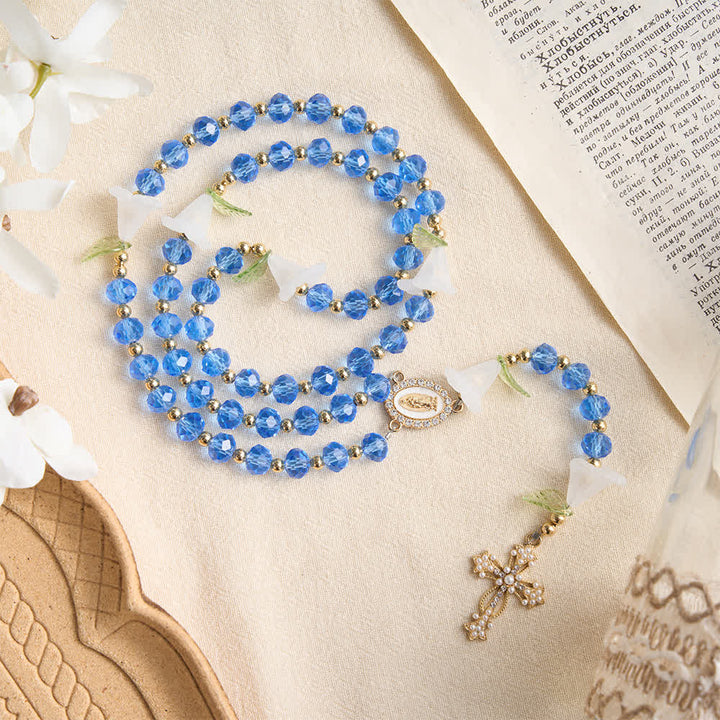 Christianartworkshop Rosario a forma di giglio in vetro blu traslucido con croce ornata di perle: emblema di pura serenità celeste. - image 2