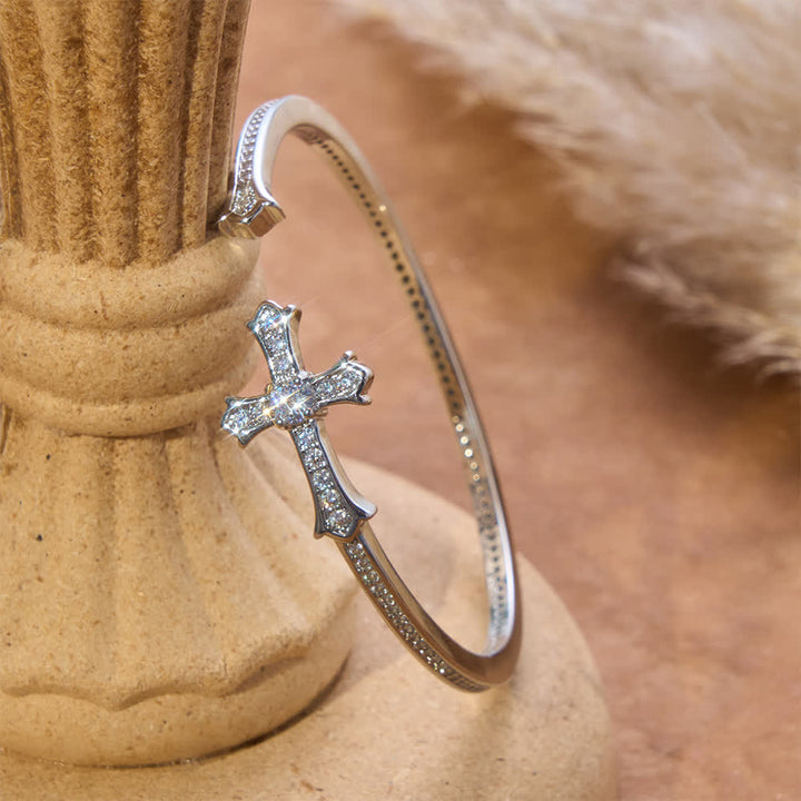 Christianartworkshop Bracciale rigido sottile con croce in pietra incastonata: emblema di delicata serenità divina. - image 4