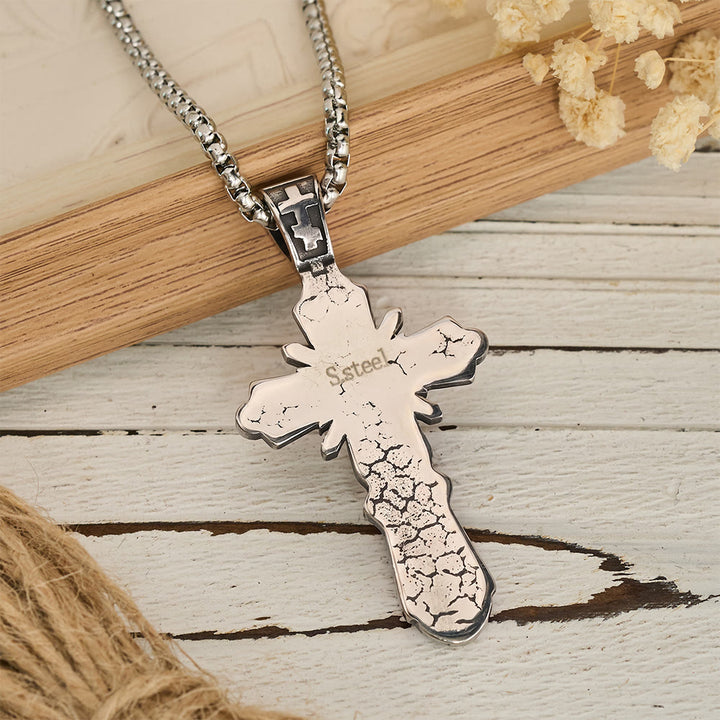 Christianartworkshop Collana con ciondolo a crocifisso con figura in rilievo: simbolo di un rifugio sacro permanente - image 4
