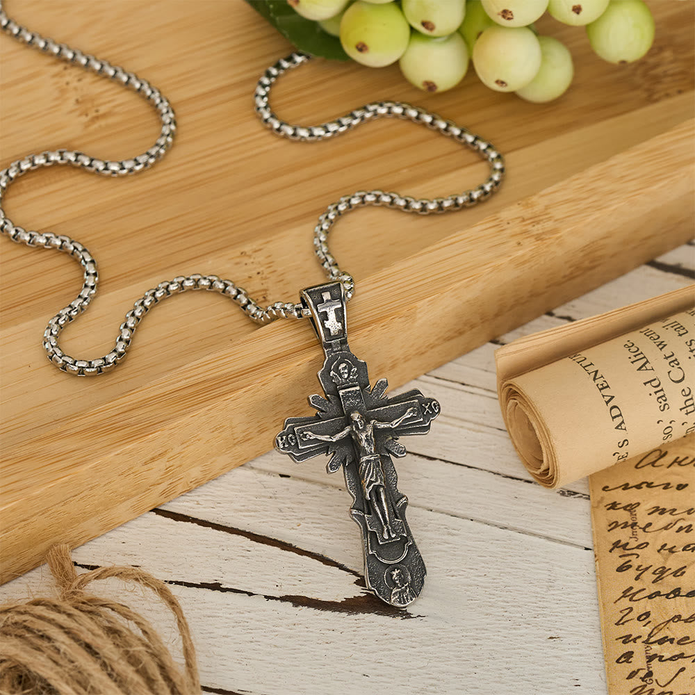 Christianartworkshop Collana con ciondolo a crocifisso con figura in rilievo: simbolo di un rifugio sacro permanente - image 3