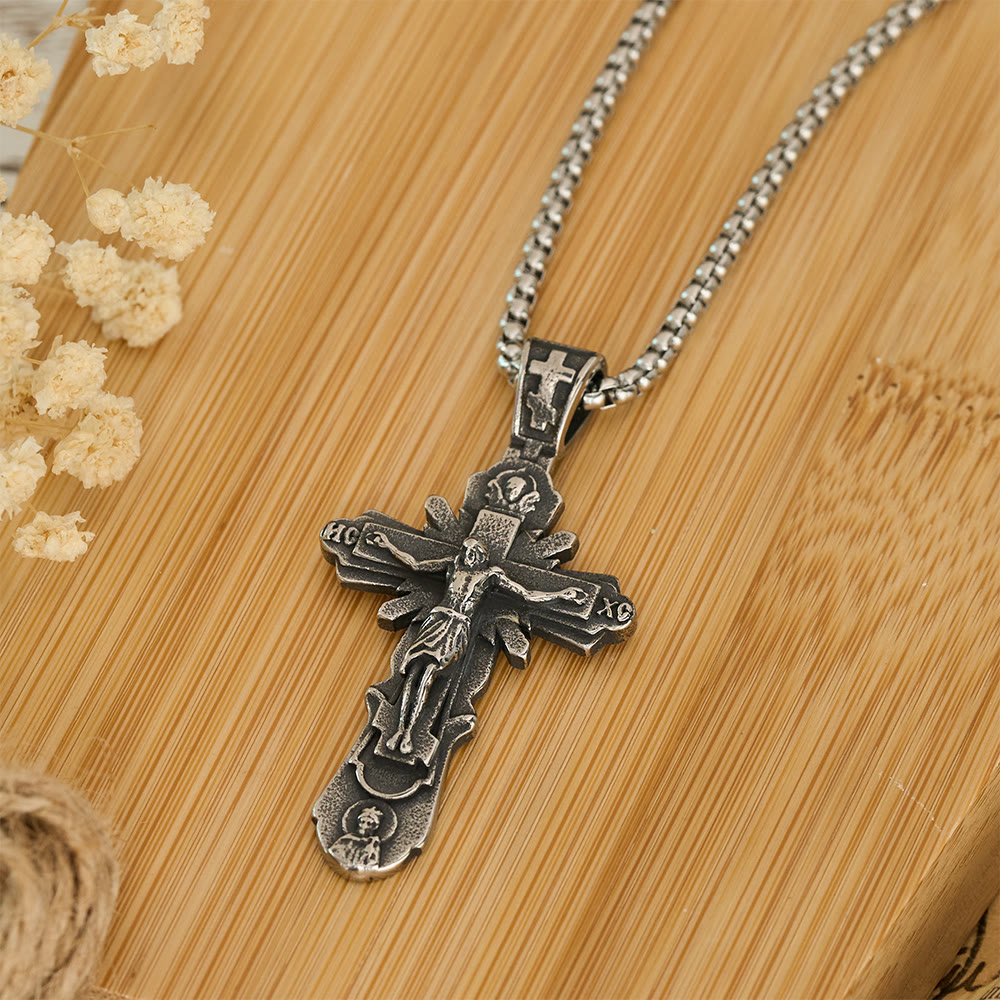 Christianartworkshop Collana con ciondolo a crocifisso con figura in rilievo: simbolo di un rifugio sacro permanente - image 1