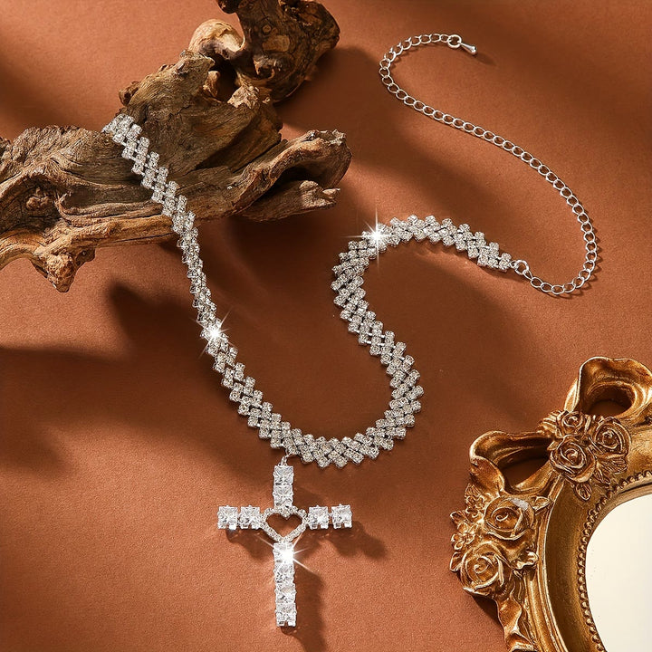 Christianartworkshop Collana girocollo con croce a forma di cuore sfaccettata e scintillante: simbolo di puro affetto celeste. - image 2