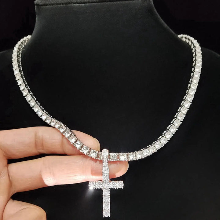 Christianartworkshop Collana con croce a doppio strato tempestata di diamanti: emblema di radiosa benedizione celeste. - image 10