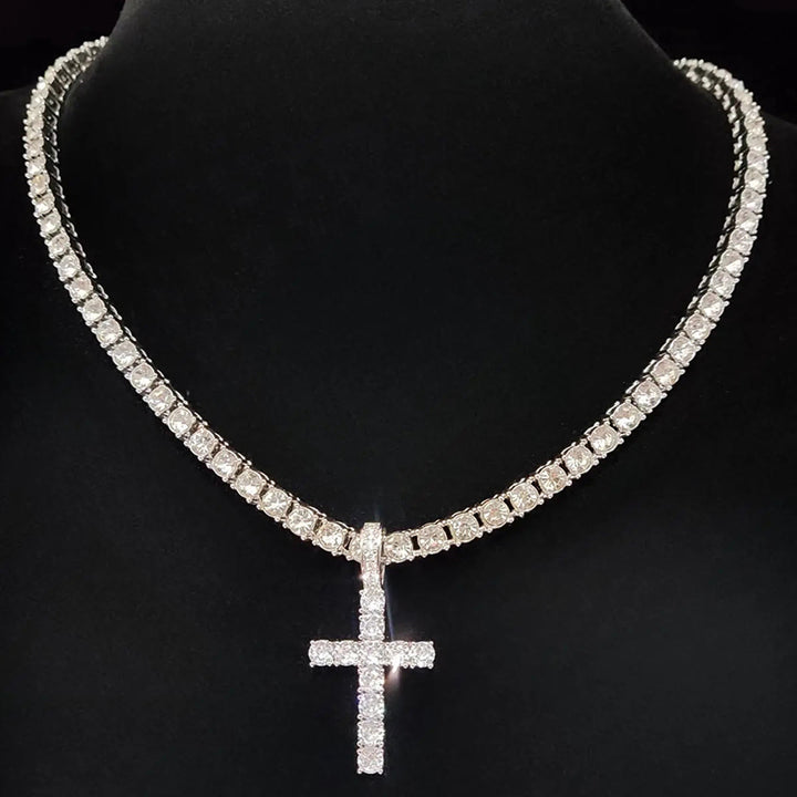 Christianartworkshop Collana con croce a doppio strato tempestata di diamanti: emblema di radiosa benedizione celeste. - image 3