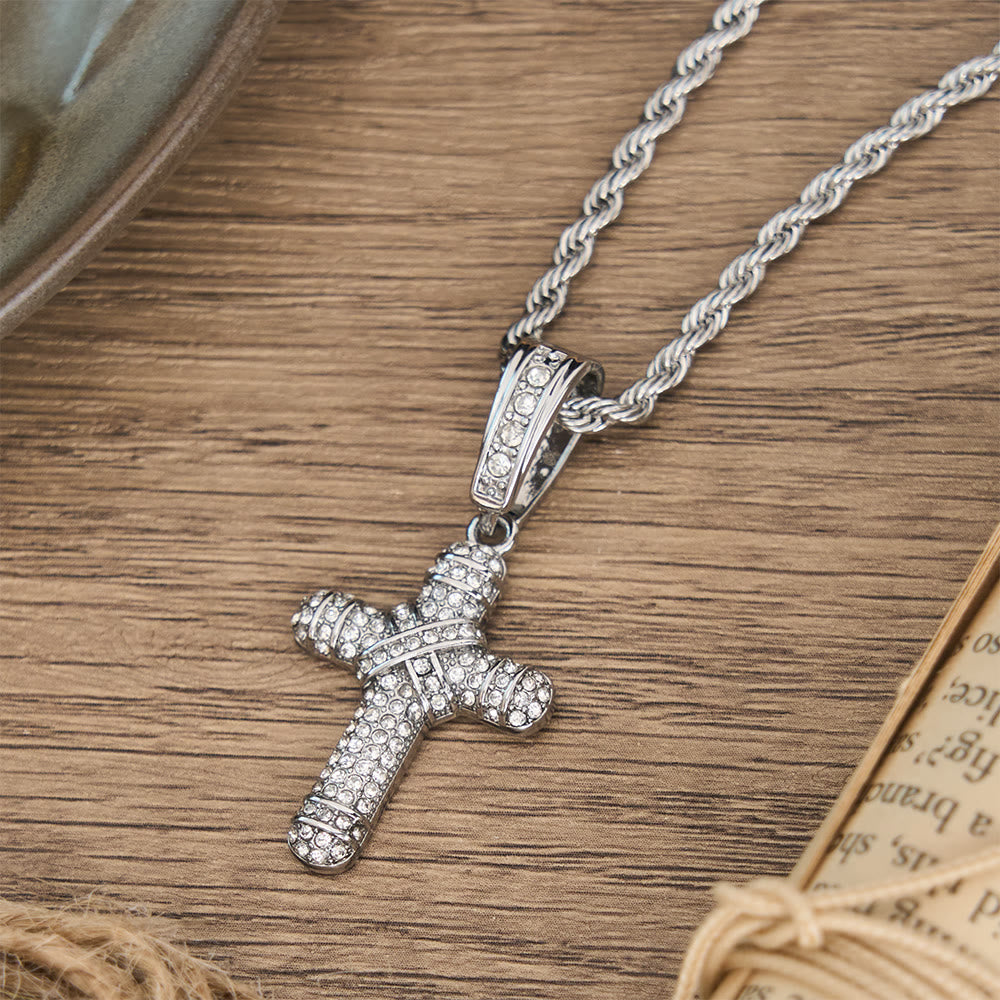 Christianartworkshop Collana con croce a catena a corda tempestata di diamanti: emblema di grazia celeste senza tempo - image 5