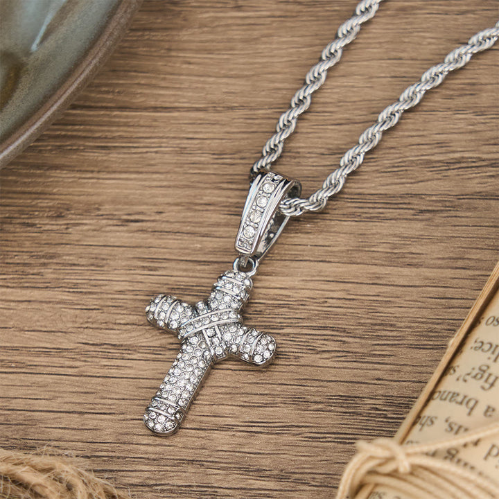 Christianartworkshop Collana con croce a catena a corda tempestata di diamanti: emblema di grazia celeste senza tempo - image 5