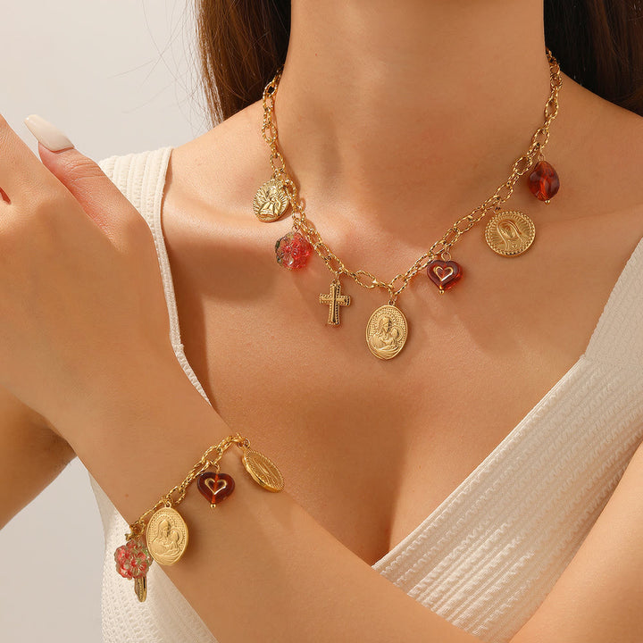 Christianartworkshop Set di collana con ritratto ornato della Vergine Maria e dei Cherubini: simbolo di pacifica guida celeste - image 1