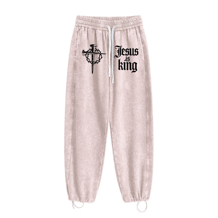 Christianartworkshop Pantaloni della tuta lavati con croce gotica a chiodi e scritta "Gesù è re" - image 16