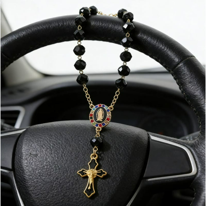 Christianartworkshop Elegante medaglione smaltato con crocifisso e rosario per auto: emblema di pace e sacro conforto - image 1