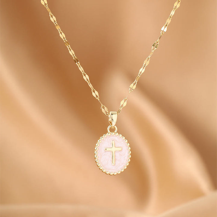 Christianartworkshop Collana ovale con croce in smalto e castone testurizzato: simbolo di calma e serenità celeste. - Bianco - image 2