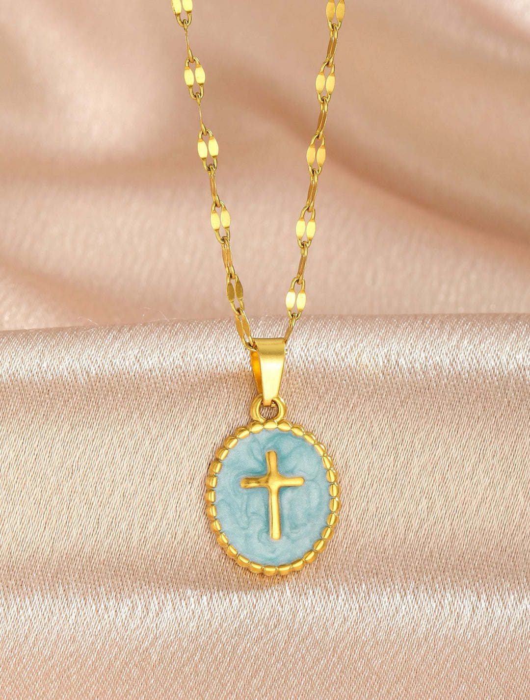 Christianartworkshop Collana ovale con croce in smalto e castone testurizzato: simbolo di calma e serenità celeste. - image 10