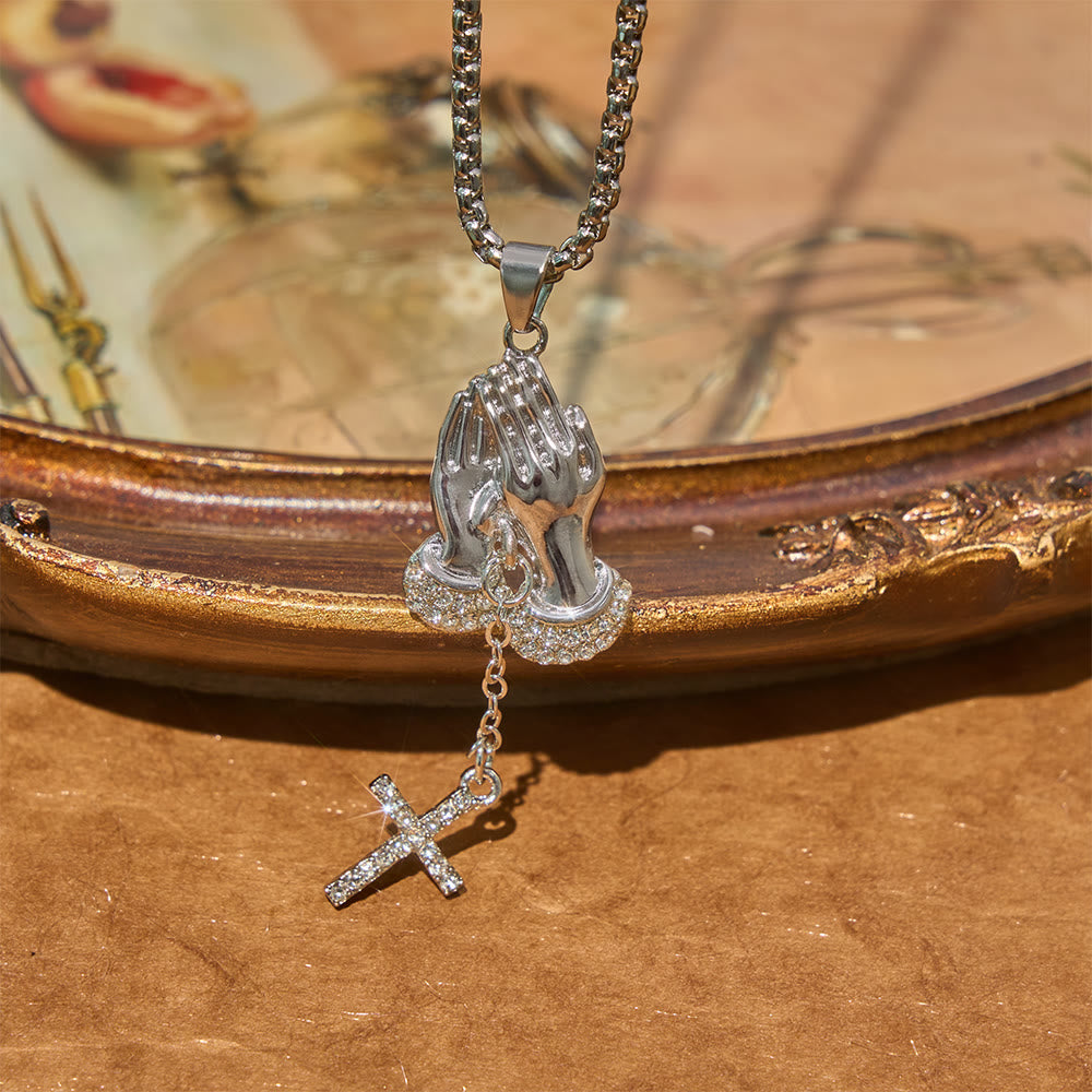 Christianartworkshop Collana con croce a mani giunte in preghiera e decorazioni in cristallo: simbolo di pace celeste - image 2