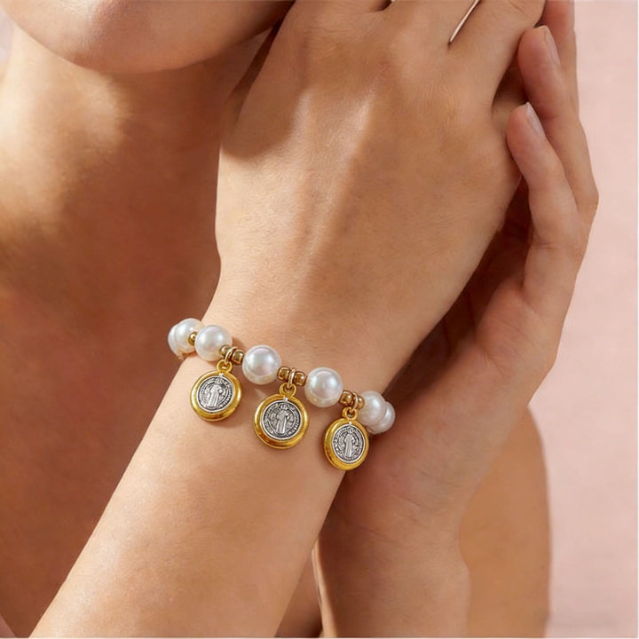 Christianartworkshop Bracciale con cordino annodato e perle, con ciondoli di San Benedetto: simbolo di benedizione celeste. - image 1
