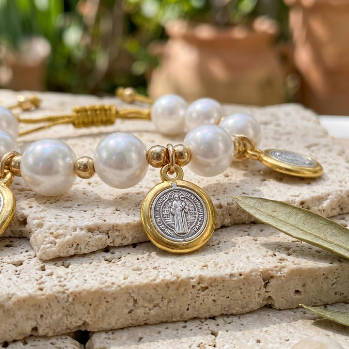 Christianartworkshop Bracciale con cordino annodato e perle, con ciondoli di San Benedetto: simbolo di benedizione celeste. - image 4