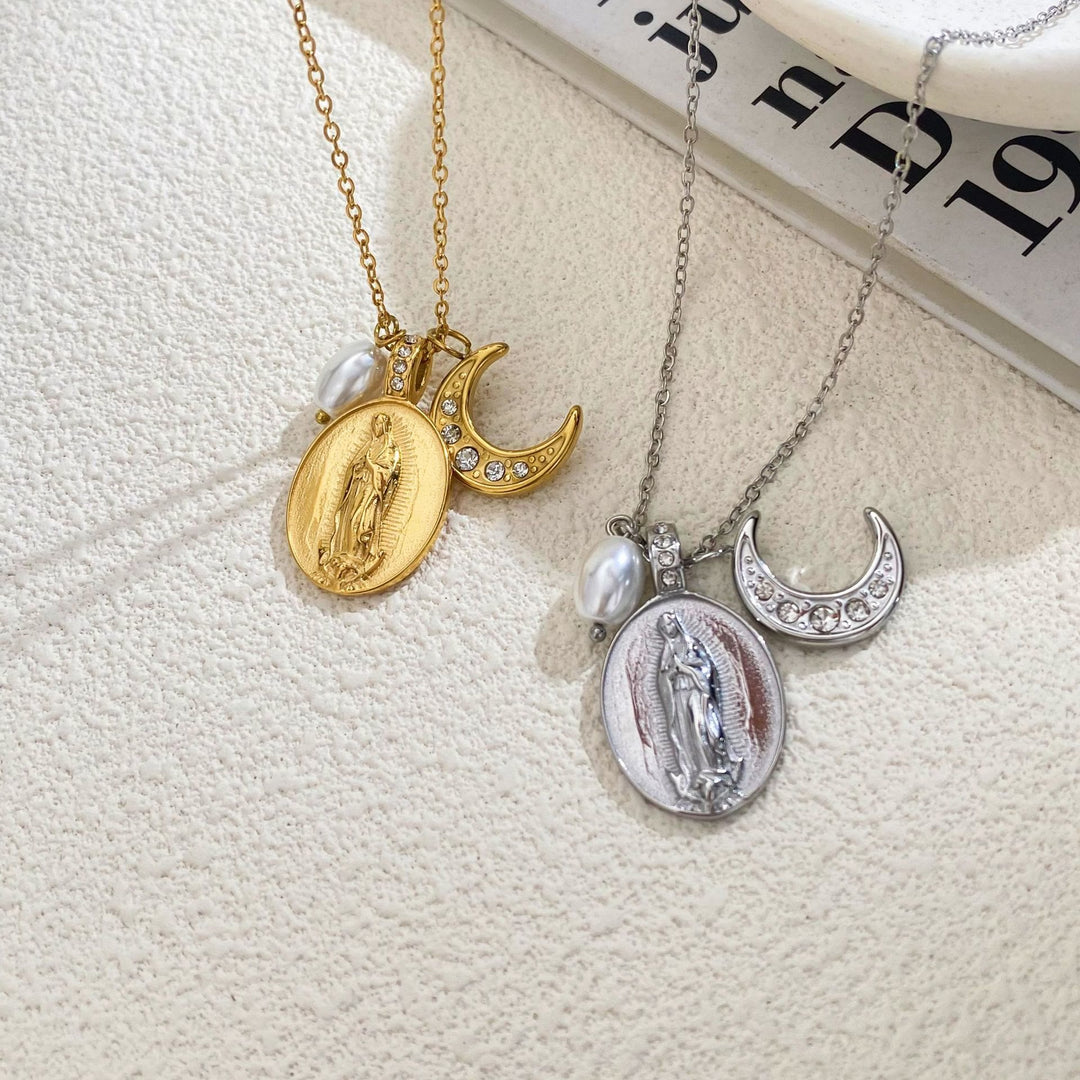 Christianartworkshop Collana con medaglia della Madonna, mezzaluna e perle da indossare tutti i giorni: segno di protezione celeste - image 3
