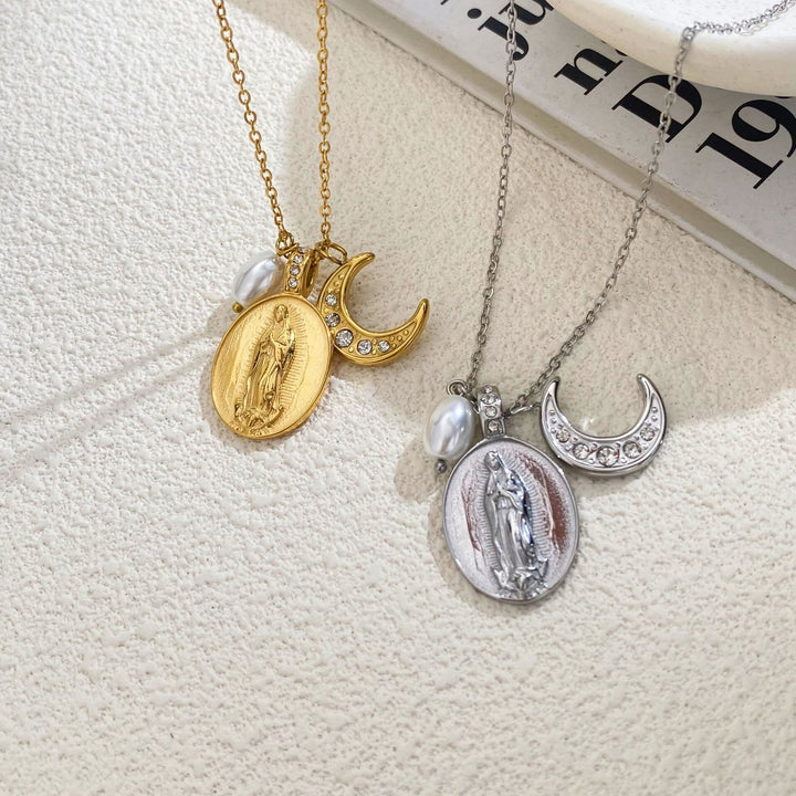 Christianartworkshop Collana con medaglia della Madonna, mezzaluna e perle da indossare tutti i giorni: segno di protezione celeste - image 3