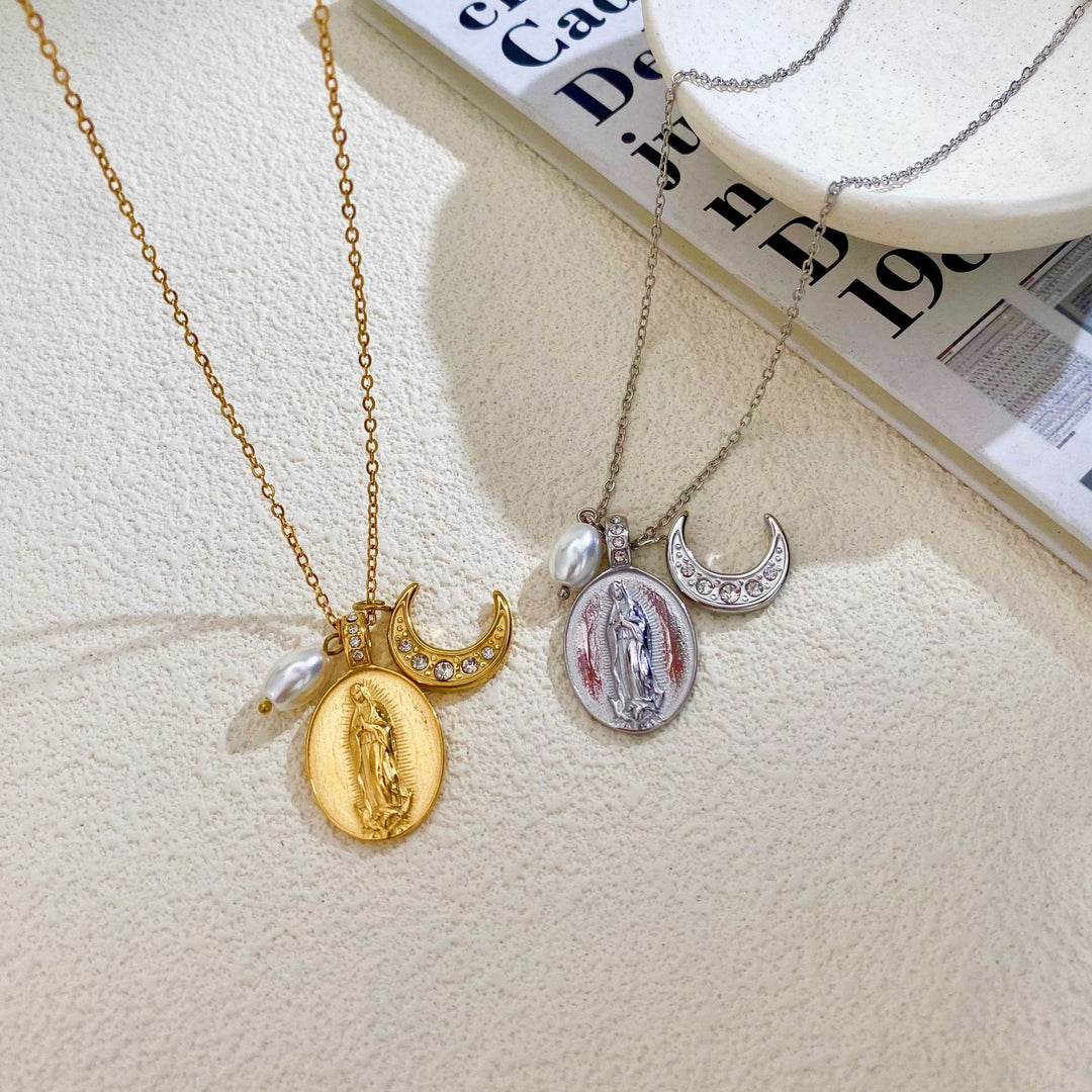 Christianartworkshop Collana con medaglia della Madonna, mezzaluna e perle da indossare tutti i giorni: segno di protezione celeste - image 2
