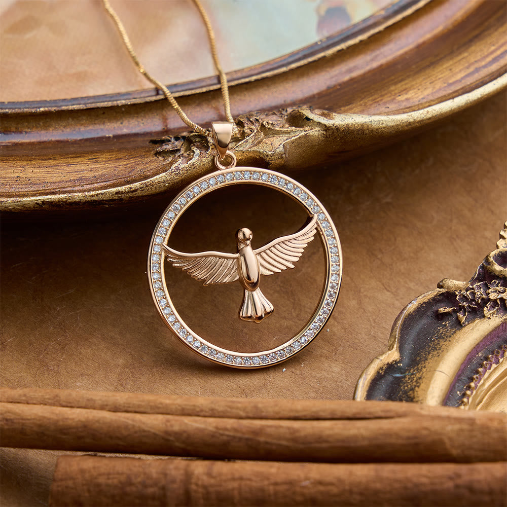 Christianartworkshop Collana con cerchio a forma di colomba dello Spirito Santo, impreziosita da pavé scintillanti: emblema di calore spirituale. - Spirito Santo - image 0
