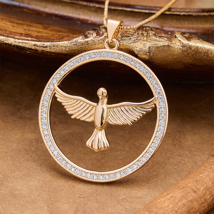 Christianartworkshop Collana con cerchio a forma di colomba dello Spirito Santo, impreziosita da pavé scintillanti: emblema di calore spirituale. - image 4