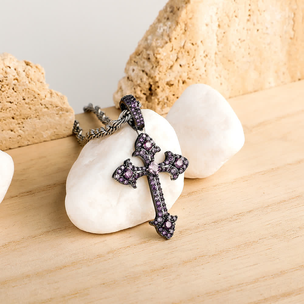 Christianartworkshop Collana con pendente a croce scintillante tempestata di pavé: simbolo di nobile rifugio divino - Nero - image 12