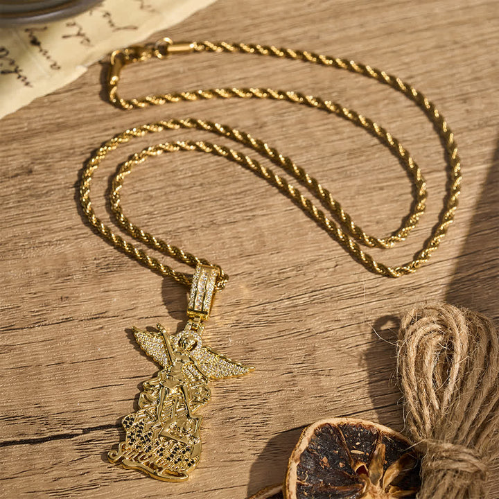 Christianartworkshop Collana con pendente di San Michele finemente lavorato e tempestato di gioielli: simbolo di nobile trionfo divino. - image 6