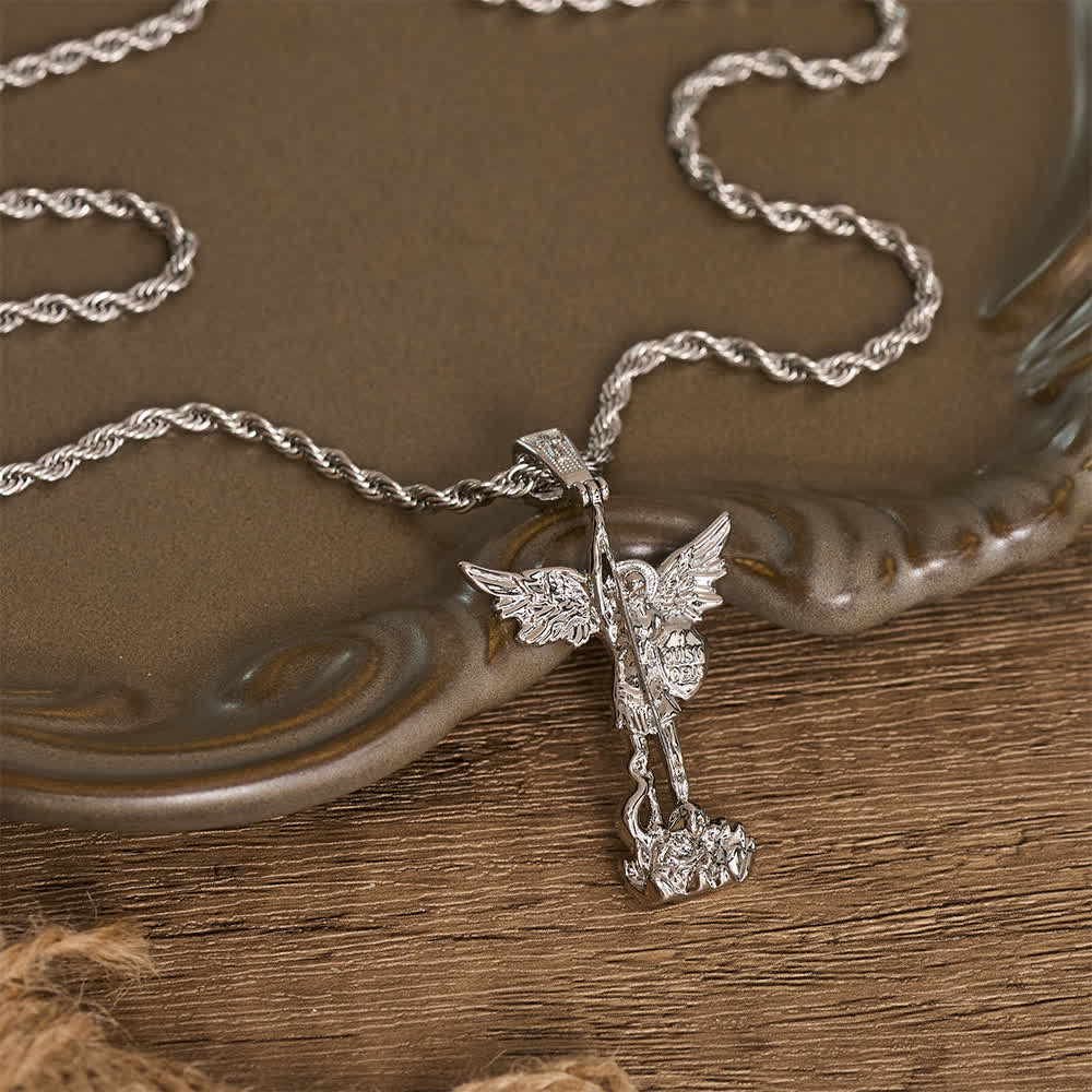 Christianartworkshop Collana con l'immagine di San Michele, realizzata in 3D e riccamente decorata: simbolo di incrollabile valore celeste. - Argento - image 4